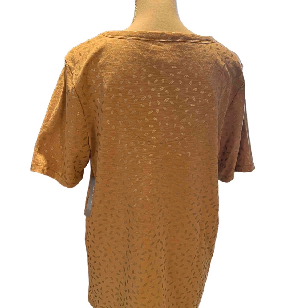 Chico's Tan with Silver Cheetah Patterned V-Neck Short Sleeve Top - Picture 2 of 7